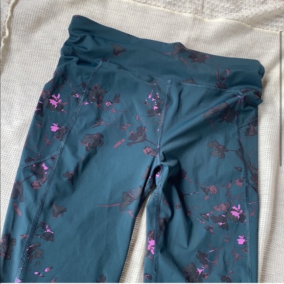 Sweaty Betty Large Cropped Zero Gravity Leggings - Picture 2 of 7